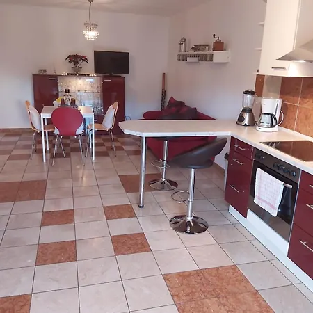 Appartamento Geschmackvoll Eingerichtete In Mediterranem Flair Sponheim